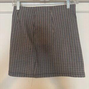SHEIN Houndstooth Mini Skirt – Size Small